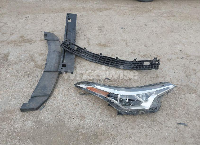 Photo 11 of 2019 Toyota C-hr LE (VIN JTNKHMBX5K1053787)