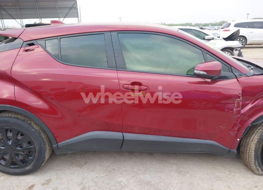 Photo 13 of 2019 Toyota C-hr LE (VIN JTNKHMBX5K1053787)