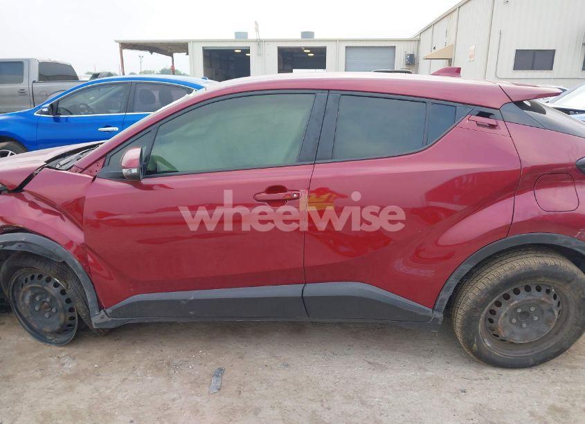 Photo 14 of 2019 Toyota C-hr LE (VIN JTNKHMBX5K1053787)
