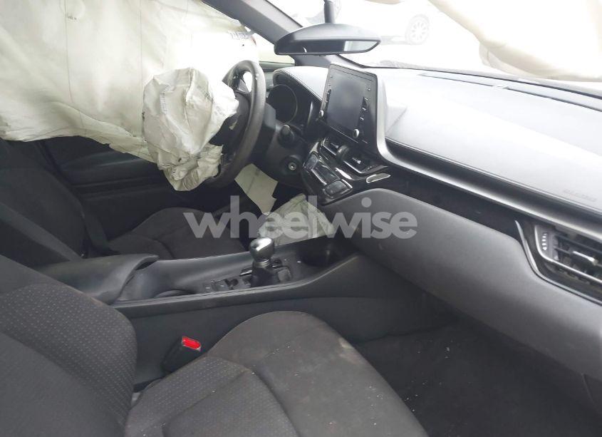 Photo 5 of 2019 Toyota C-hr LE (VIN JTNKHMBX5K1053787)