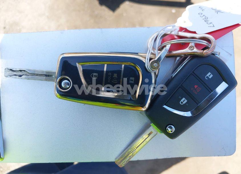 Photo 11 of 2019 Toyota C-hr LE (VIN JTNKHMBX5K1059637)