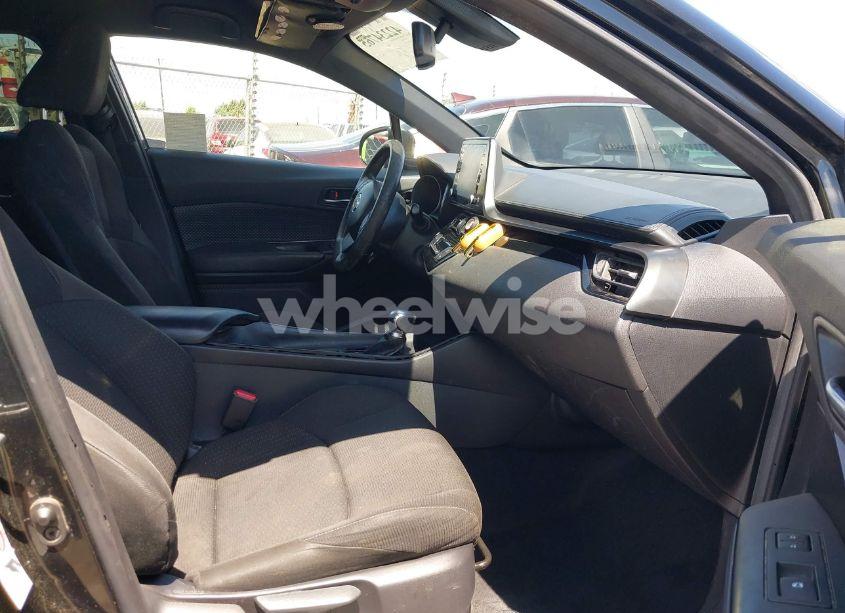Photo 5 of 2019 Toyota C-hr LE (VIN JTNKHMBX5K1059637)