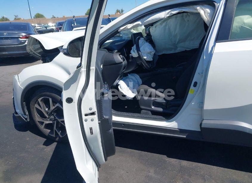Photo 5 of 2019 Toyota C-hr XLE (VIN JTNKHMBX5K1062232)