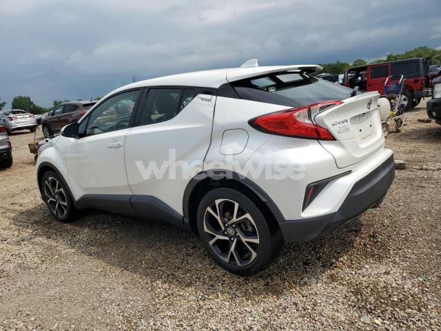2020 TOYOTA C-HR XLE (VIN JTNKHMBX5L1066184) main photo