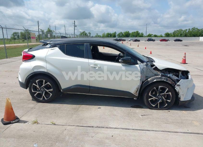Photo 13 of 2019 Toyota C-hr XLE (VIN JTNKHMBX6K1036948)