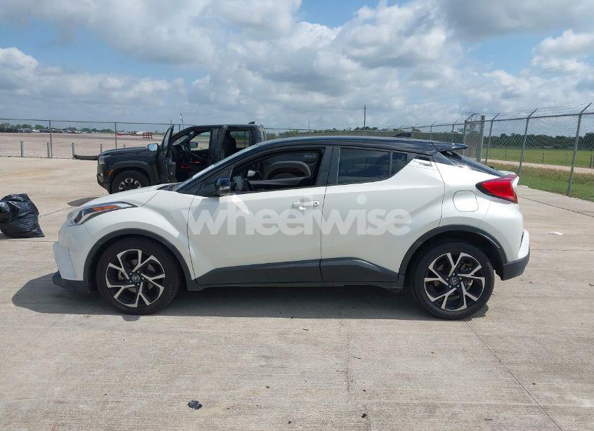 Photo 14 of 2019 Toyota C-hr XLE (VIN JTNKHMBX6K1036948)