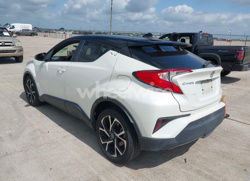Photo 3 of 2019 Toyota C-hr XLE (VIN JTNKHMBX6K1036948)