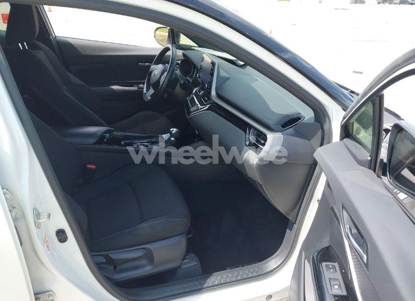 Photo 5 of 2019 Toyota C-hr XLE (VIN JTNKHMBX6K1036948)