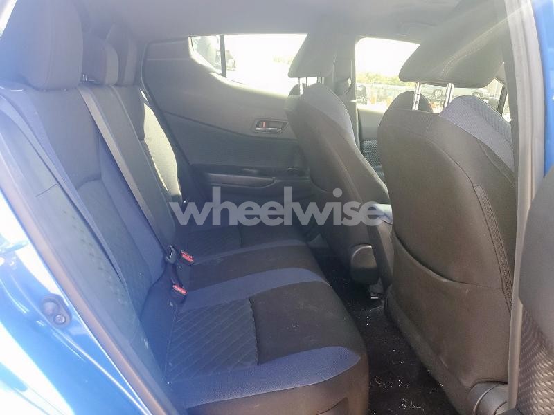 Photo 13 of 2020 TOYOTA C-HR XLE (VIN JTNKHMBX6L1083351)