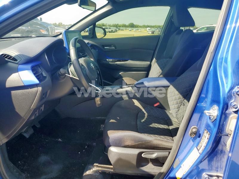 Photo 3 of 2020 TOYOTA C-HR XLE (VIN JTNKHMBX6L1083351)