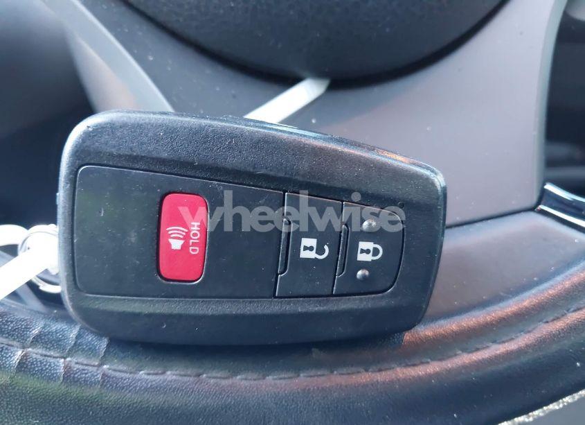 Photo 11 of 2020 Toyota C-hr XLE (VIN JTNKHMBX6L1085990)