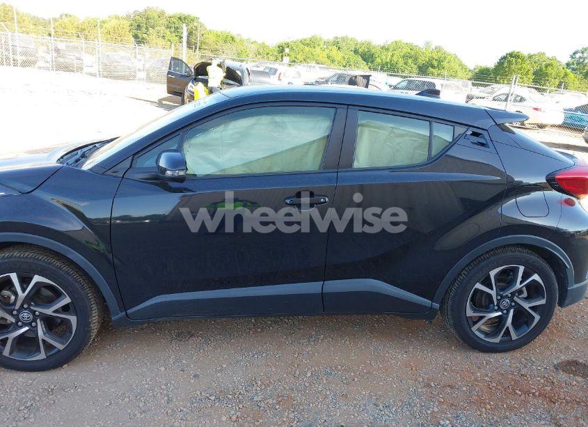 Photo 14 of 2020 Toyota C-hr XLE (VIN JTNKHMBX6L1085990)
