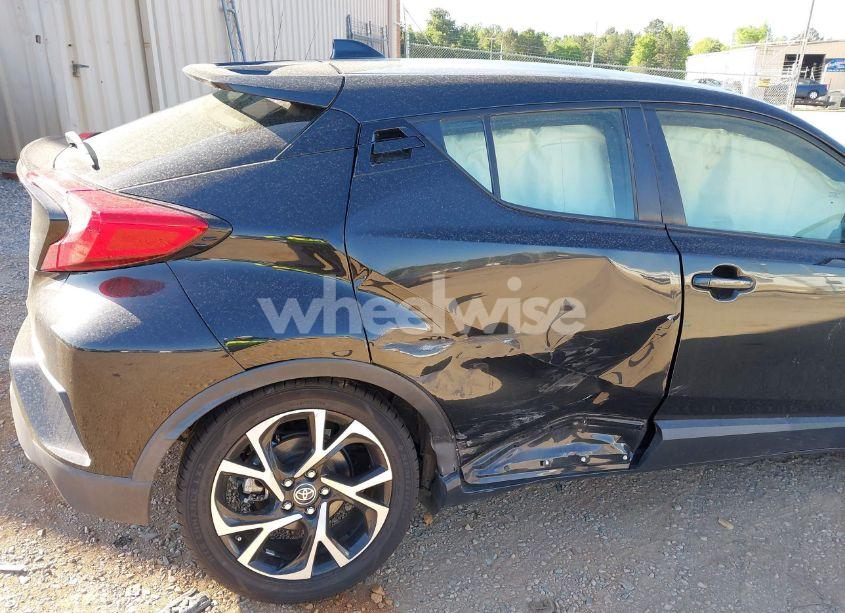 Photo 6 of 2020 Toyota C-hr XLE (VIN JTNKHMBX6L1085990)