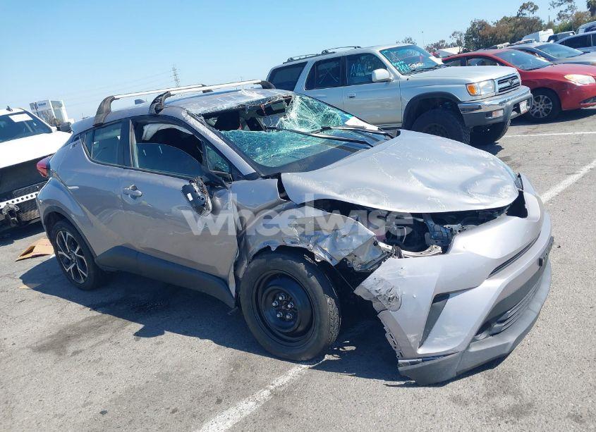 2019 Toyota C-hr XLE (VIN JTNKHMBX8K1046347) main photo