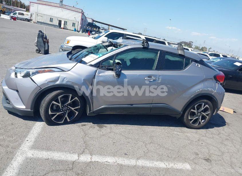 Photo 14 of 2019 Toyota C-hr XLE (VIN JTNKHMBX8K1046347)
