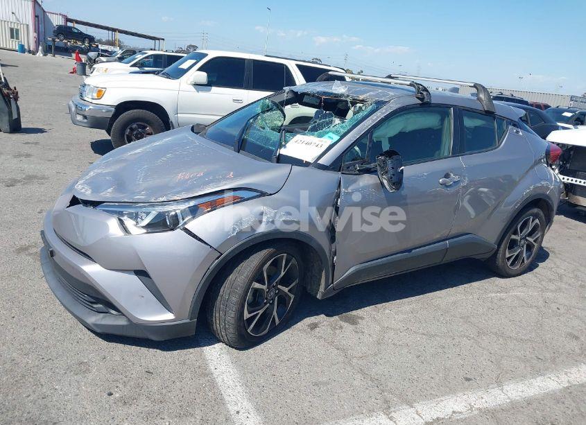 Photo 2 of 2019 Toyota C-hr XLE (VIN JTNKHMBX8K1046347)