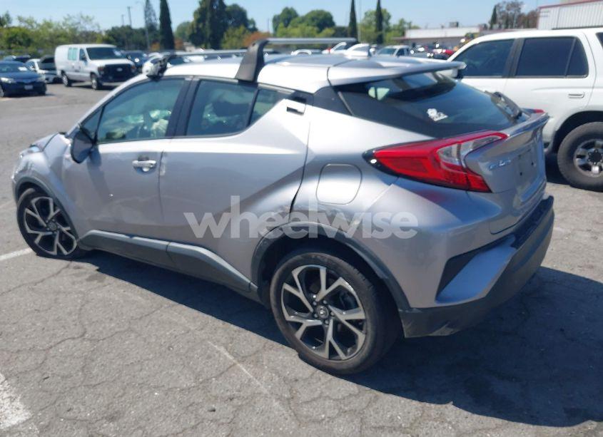 Photo 3 of 2019 Toyota C-hr XLE (VIN JTNKHMBX8K1046347)