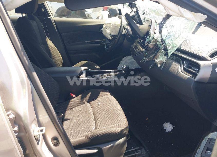 Photo 5 of 2019 Toyota C-hr XLE (VIN JTNKHMBX8K1046347)