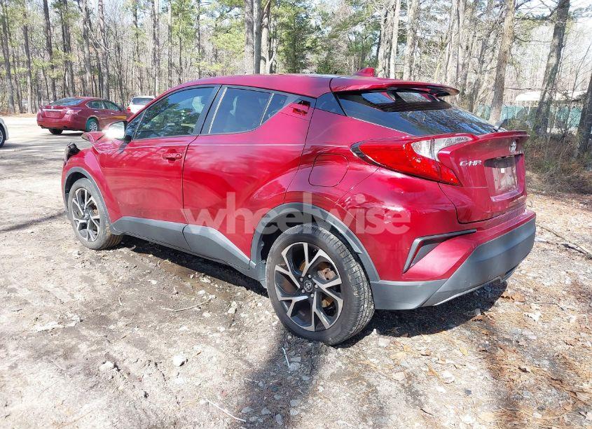 Photo 3 of 2018 Toyota C-hr XLE (VIN JTNKHMBX9J1011380)