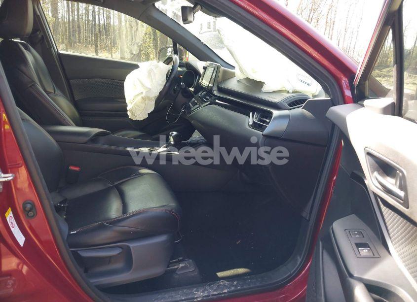 Photo 5 of 2018 Toyota C-hr XLE (VIN JTNKHMBX9J1011380)