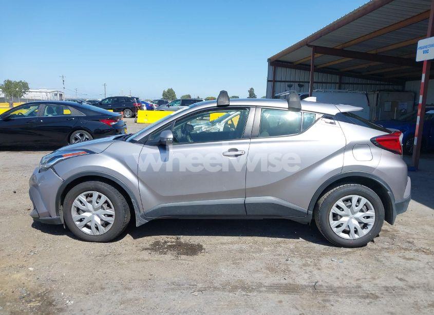Photo 13 of 2020 Toyota C-hr LE (VIN JTNKHMBXXL1085829)