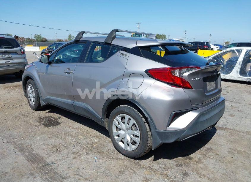 Photo 3 of 2020 Toyota C-hr LE (VIN JTNKHMBXXL1085829)