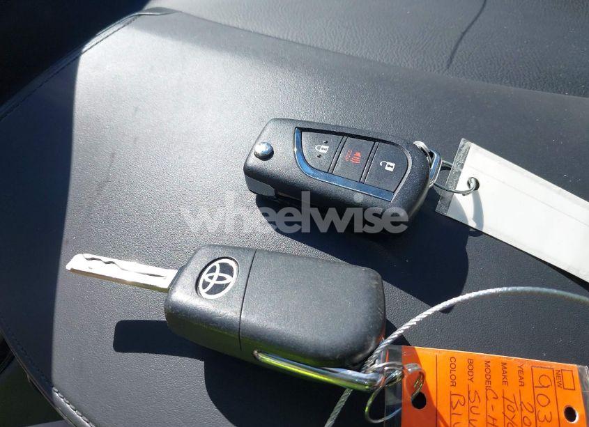 Photo 11 of 2020 Toyota C-hr LE (VIN JTNKHMBXXL1092909)