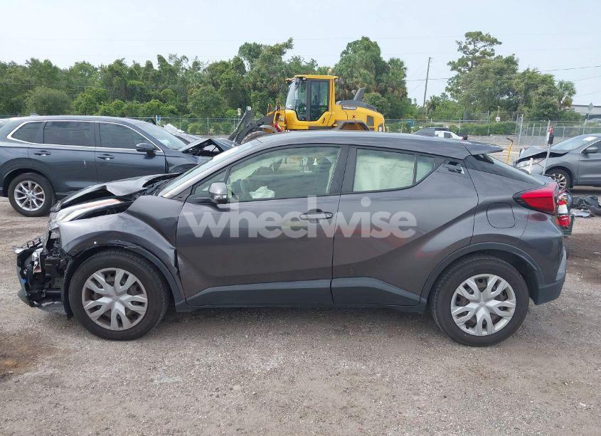 Photo 14 of 2021 Toyota C-hr LE (VIN JTNKHMBXXM1098016)