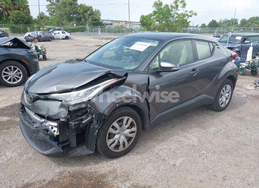 Photo 2 of 2021 Toyota C-hr LE (VIN JTNKHMBXXM1098016)