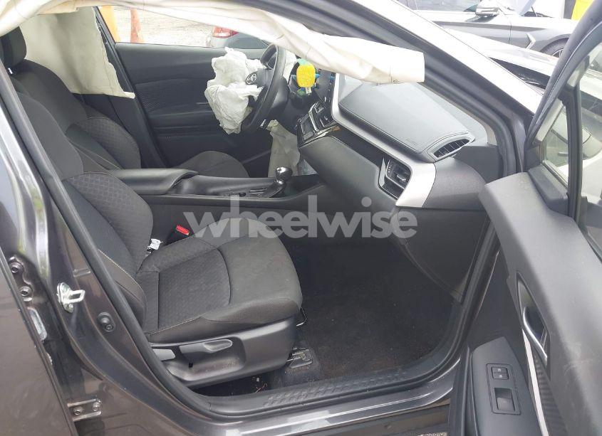 Photo 5 of 2021 Toyota C-hr LE (VIN JTNKHMBXXM1098016)