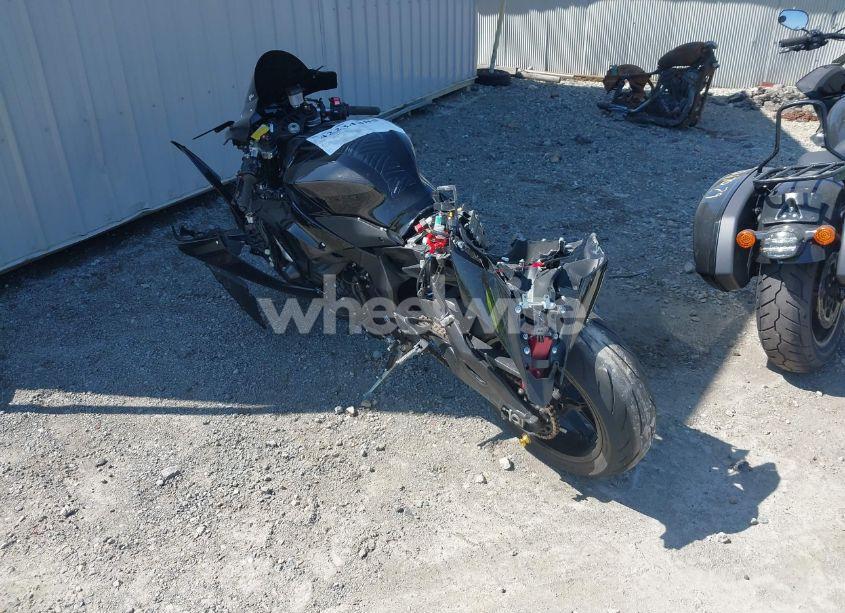 Photo 3 of 2020 Yamaha Yzfr1 (VIN JYARN66E7LA000635)