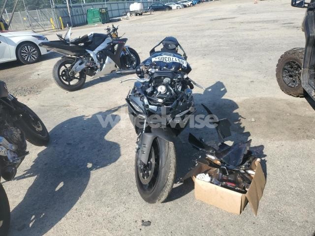 Photo 2 of 2024 YAMAHA YZFR1 (VIN JYARN66E7RA004113)