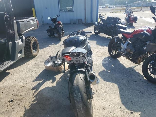 Photo 6 of 2024 YAMAHA YZFR1 (VIN JYARN66E7RA004113)