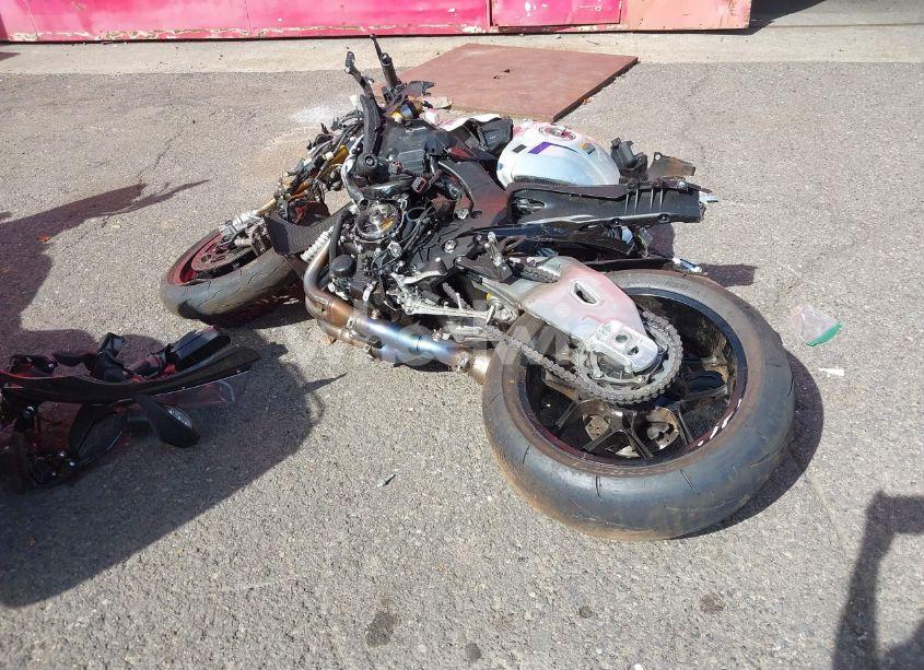 Photo 3 of 2024 Yamaha Yzfr1m (VIN JYARN67E3RA000655)