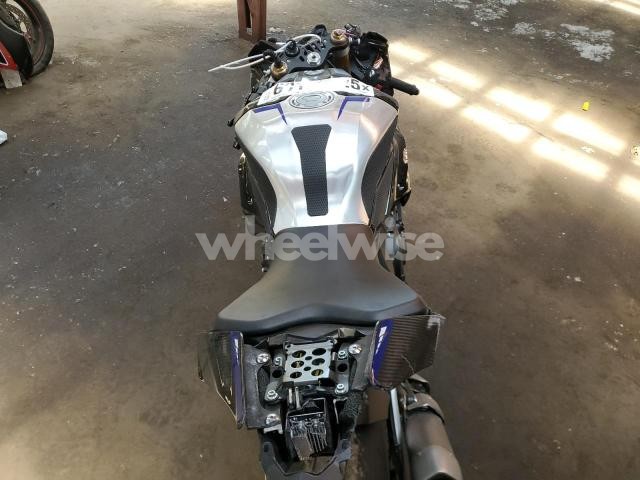 Photo 5 of 2024 YAMAHA YZFR1M (VIN JYARN67NXRA000488)