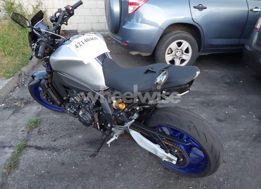 Photo 3 of 2023 Yamaha Mt09 DC (VIN JYARN72Y8PA000557)