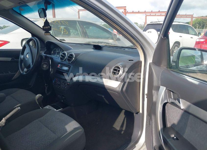 Photo 5 of 2011 Chevrolet Aveo 2LT (VIN KL1TG5DE4BB226438)