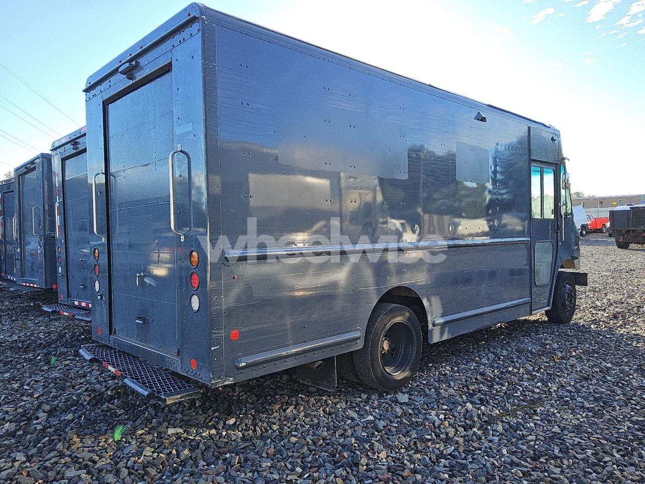 Photo 3 of 2020 FREIGHTLINER CHASSIS M LINE WALK-IN VAN (VIN KL4CJBSB2GB539197)