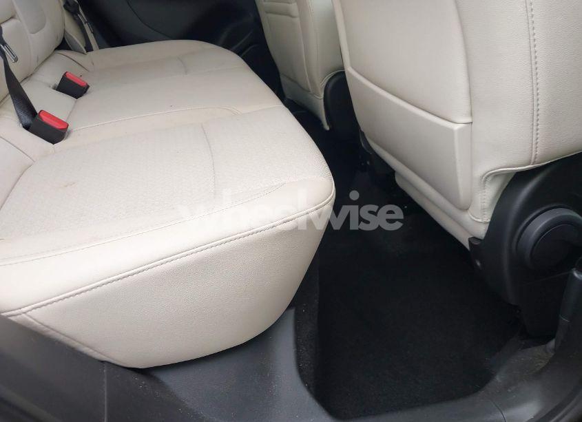 Photo 8 of 2020 Buick Encore GX FWD SELECT (VIN KL4MMDSL8LB103027)