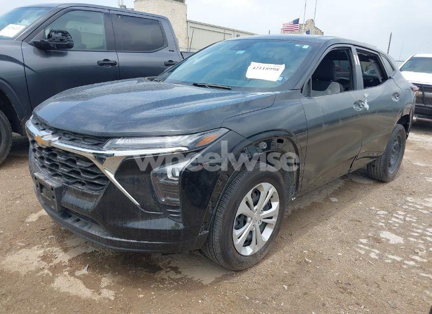 Photo 2 of 2024 Chevrolet Trax FWD SP (VIN KL77LFE20RC110378)