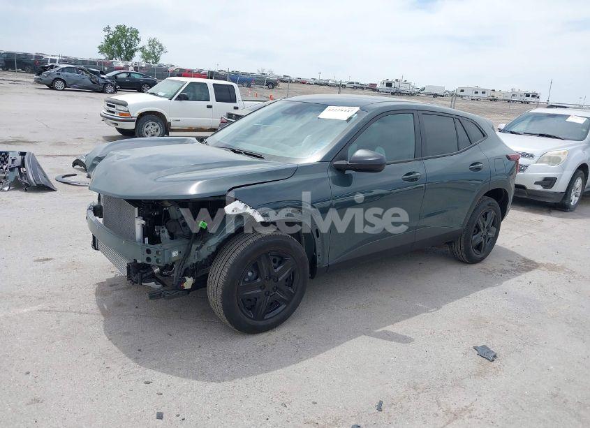 Photo 2 of 2025 Chevrolet Trax FWD LS (VIN KL77LFEP1SC074637)