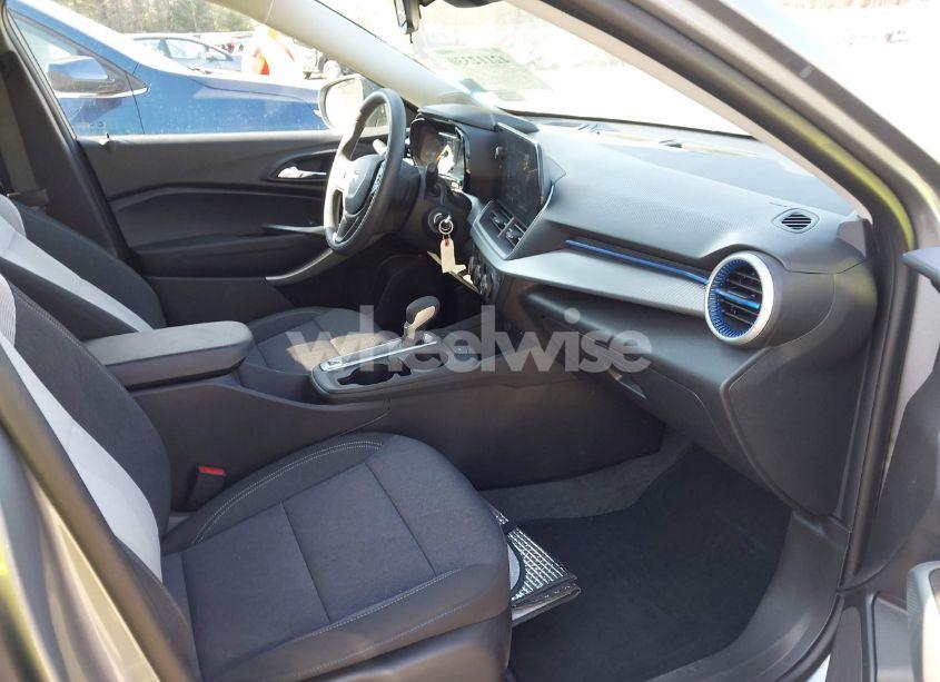 Photo 5 of 2025 Chevrolet Trax FWD LS (VIN KL77LFEP2SC055126)