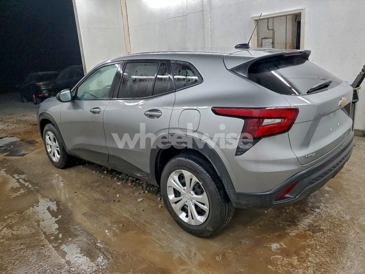 Photo 2 of 2025 CHEVROLET TRAX LS (VIN KL77LFEP3SC205440)