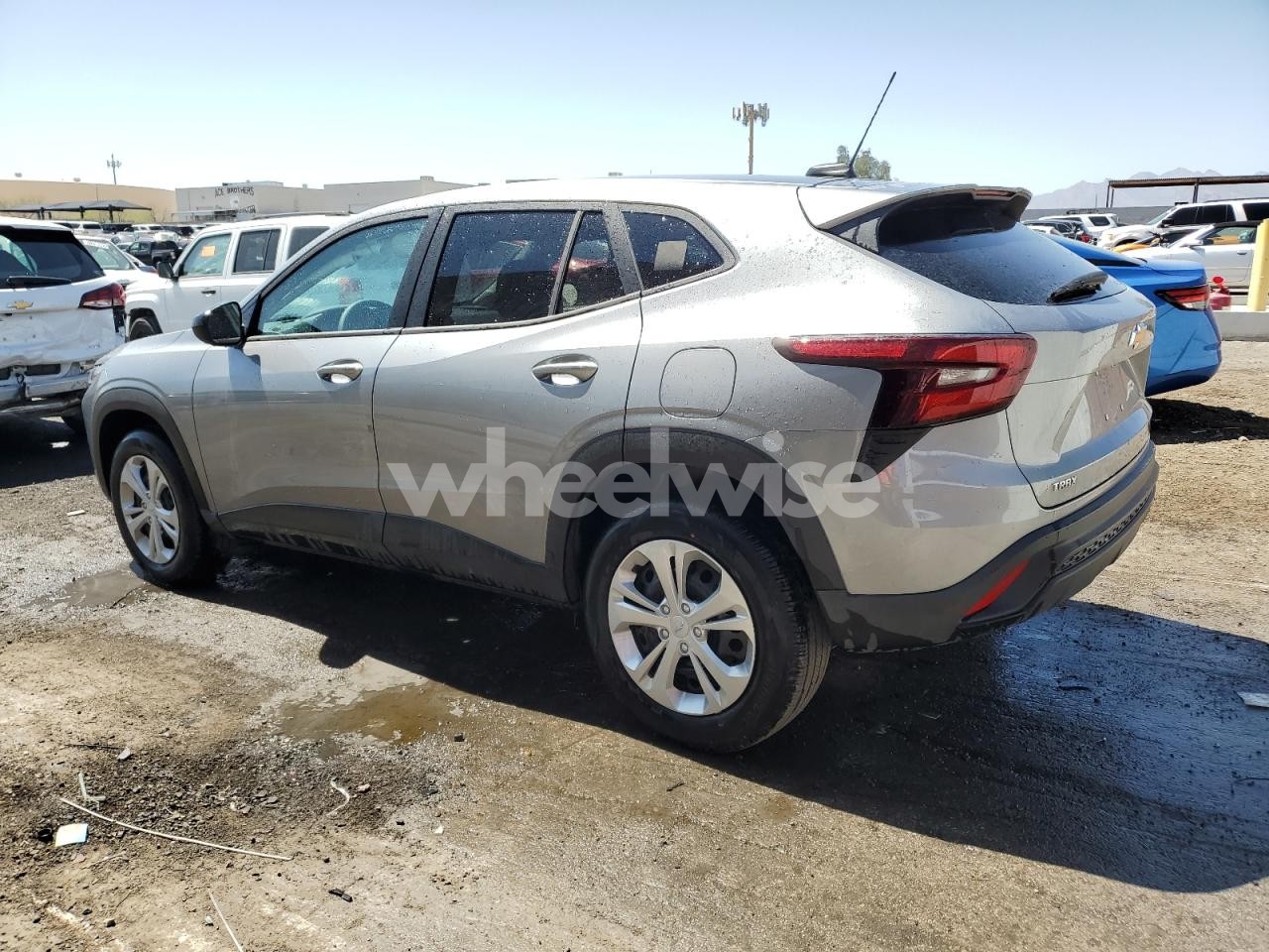 Photo 2 of 2025 CHEVROLET TRAX LS (VIN KL77LFEP5SC164647)