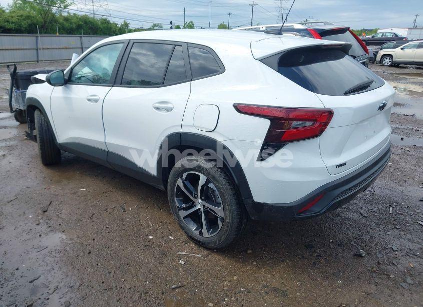 Photo 3 of 2024 Chevrolet Trax FWD 1RS (VIN KL77LGE24RC099326)