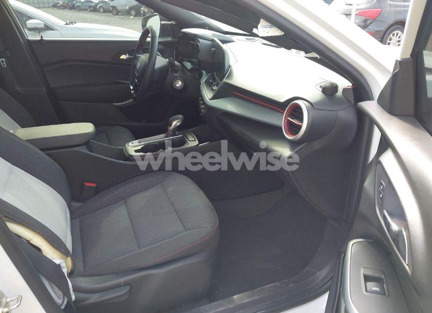 Photo 5 of 2024 Chevrolet Trax FWD 1RS (VIN KL77LGE28RC154408)