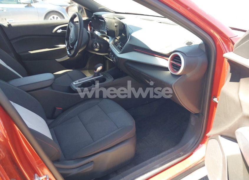 Photo 5 of 2024 Chevrolet Trax 1RS (VIN KL77LGE2XRC117439)