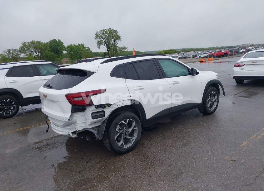 Photo 4 of 2024 Chevrolet Trax FWD LT (VIN KL77LHE20RC128889)