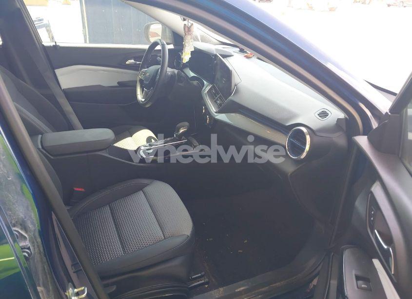 Photo 5 of 2024 Chevrolet Trax FWD LT (VIN KL77LHE21RC059887)