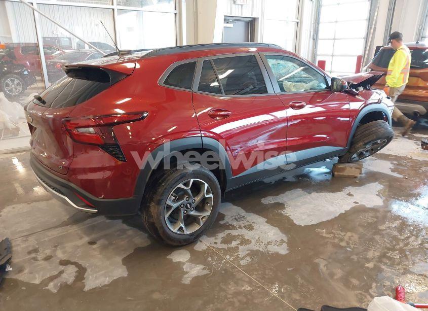 Photo 4 of 2024 Chevrolet Trax FWD LT (VIN KL77LHE22RC127386)